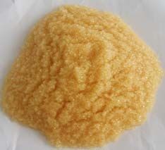 软化树脂是专用于软化硬水的一种专用树脂，通过离子交换技术，使水的硬度小于50 mg/L(CaCO3)。离子交换是一种特殊的动态吸附过程，一般是由不溶于水的离子交换剂在电解质溶液中进行，这种离子交换剂即为离子交换树脂。